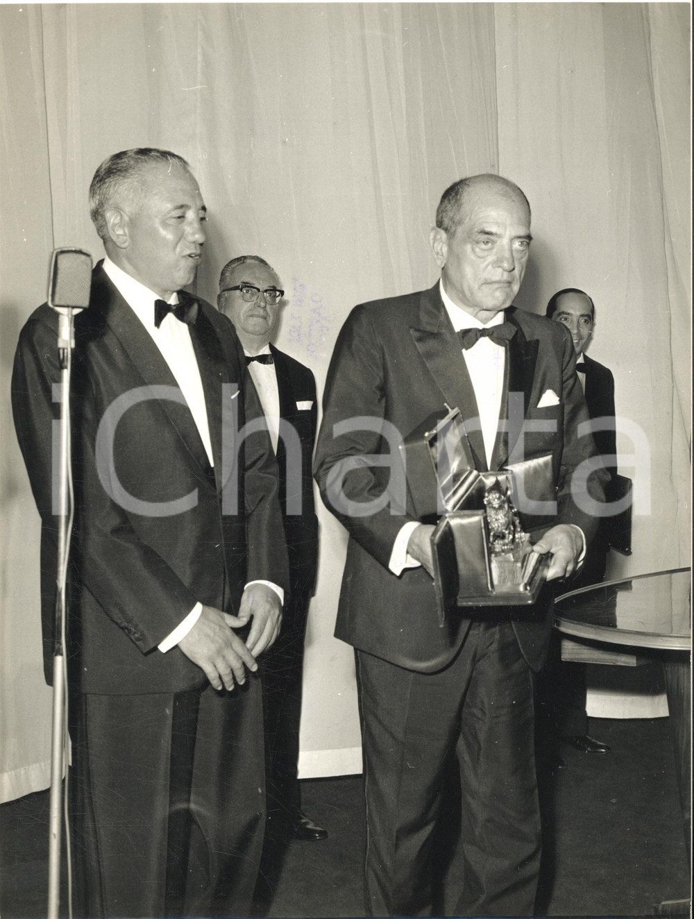 1967 VENEZIA Premiazione Mostra del Cinema - Achille CORONA Luis BUÑUEL - Foto