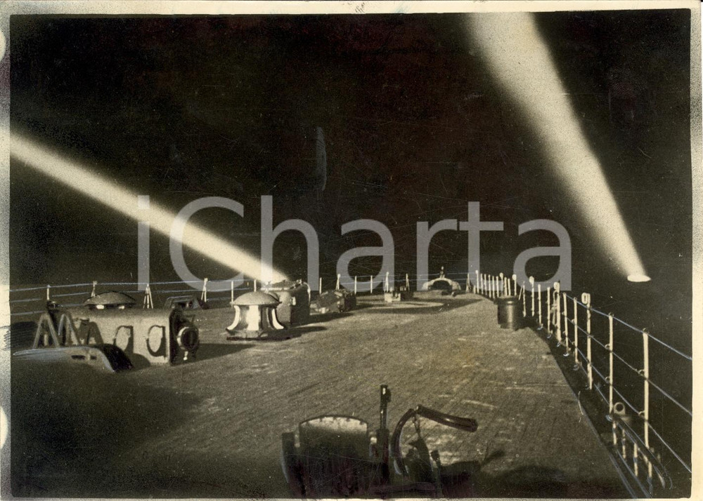 Fotografia d epoca originale 1942 WW2 PROPAGANDA BELLICA Allarme notturno su nave da guerra tedesca FOTO 1