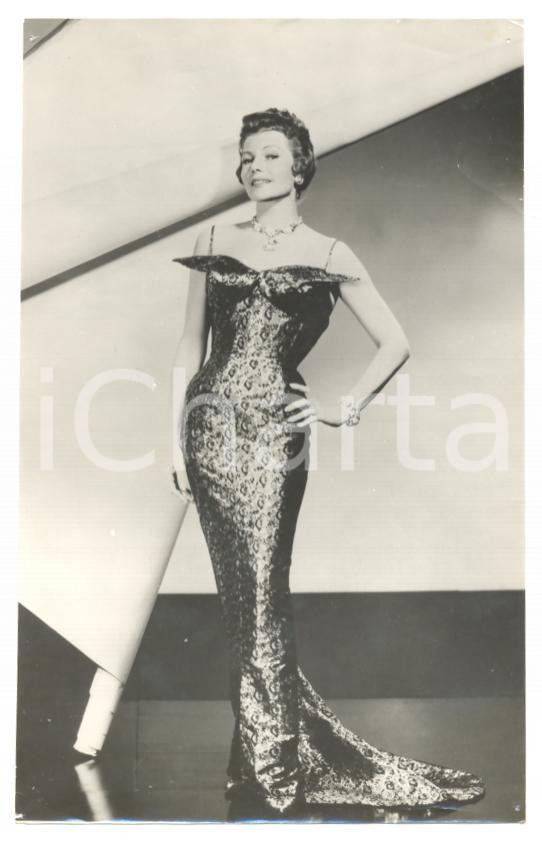 1957 CINEMA Rita HAYWORTH wears a dress in the movie PAL JOEY *Photo 12x20 cm