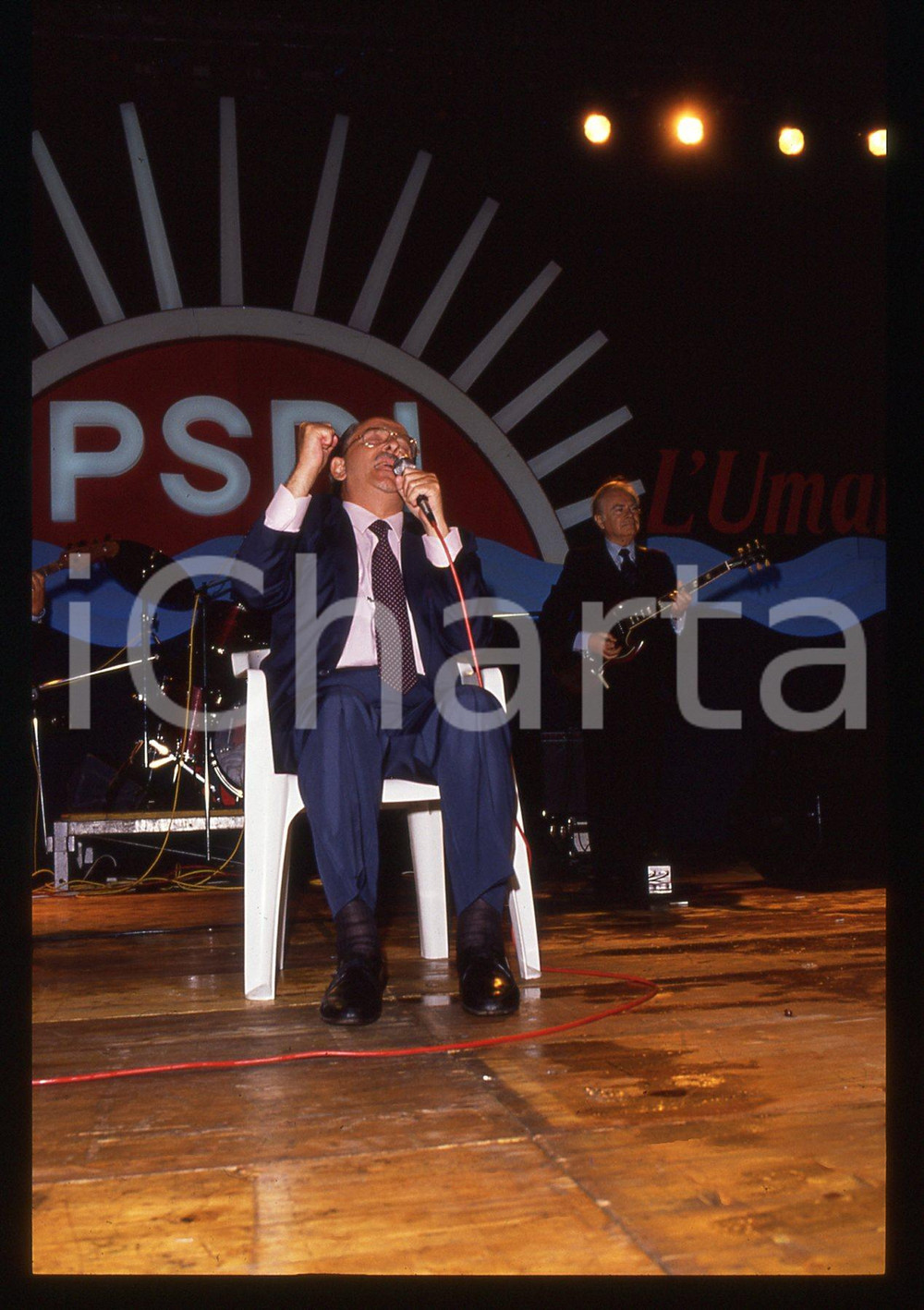 35mm vintage slide* 1989 MILANO Domenico MODUGNO canta ad un comizio del PSDI 59