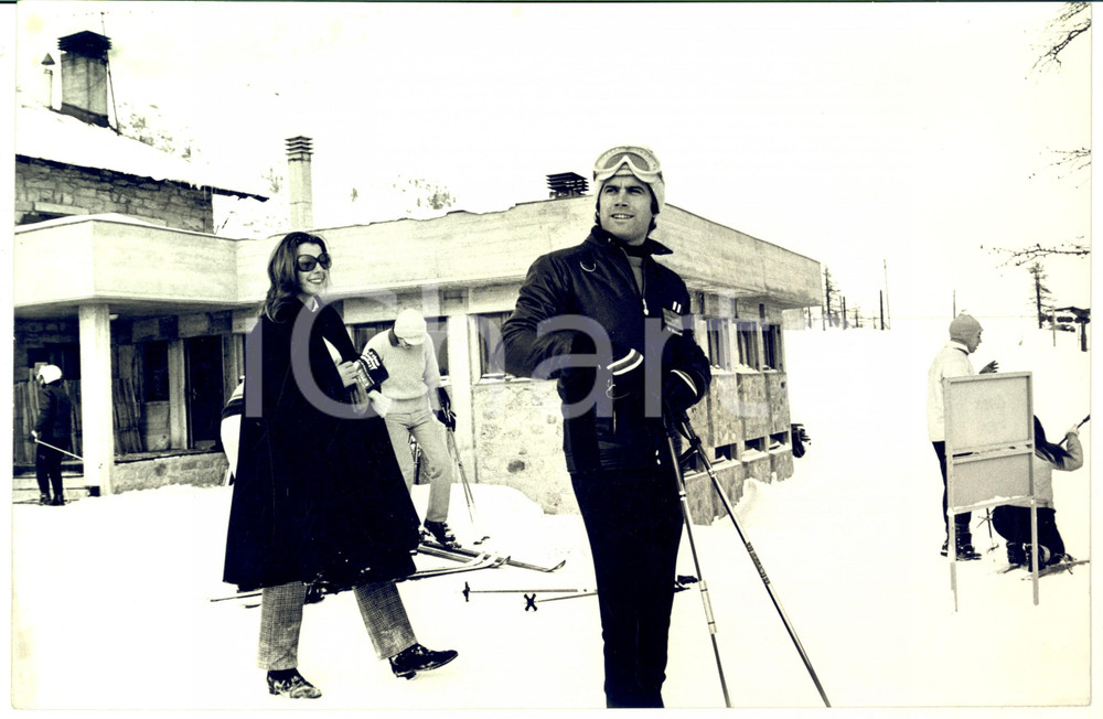 1970 ca COSTUME Pilota Giacomo AGOSTINI in vacanza sulla neve (1) Foto 30x20
