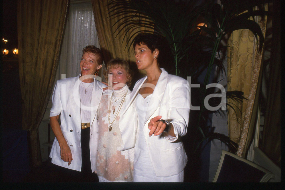 35mm vintage slide* 1988 CERNOBBIO Ali MacGRAW Samantha EGGAR June ALLYSON (1)