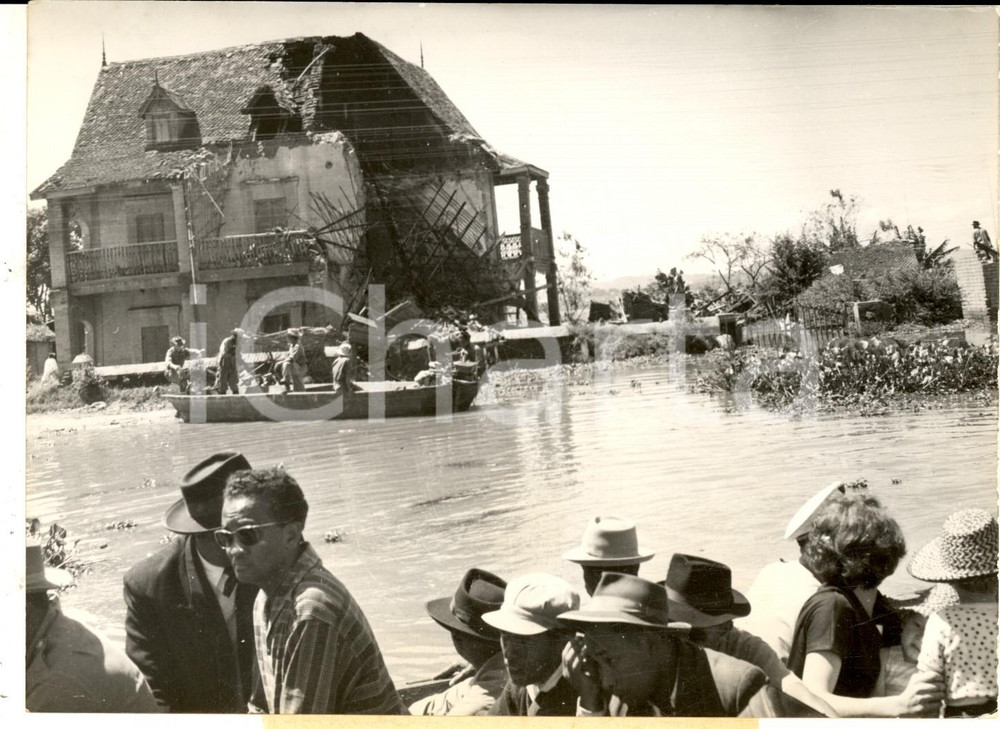 Fotografia d epoca originale 1959 ANTANARIVO MADAGASCAR Alluvione sulla strada per l aeroporto di IVATO Foto 1