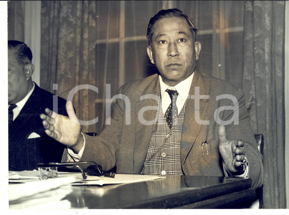 Fotografia d epoca originale 1960 LONDON U Chan THAR speaking as chairman of the Burma Investment Committee 1