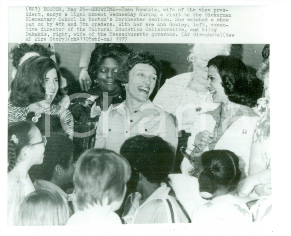 Fotografia d epoca originale 1977 BOSTON USA Joan MONDALE visita la DICKERMAN ELEMENTARY SCHOOL Fotografia 1