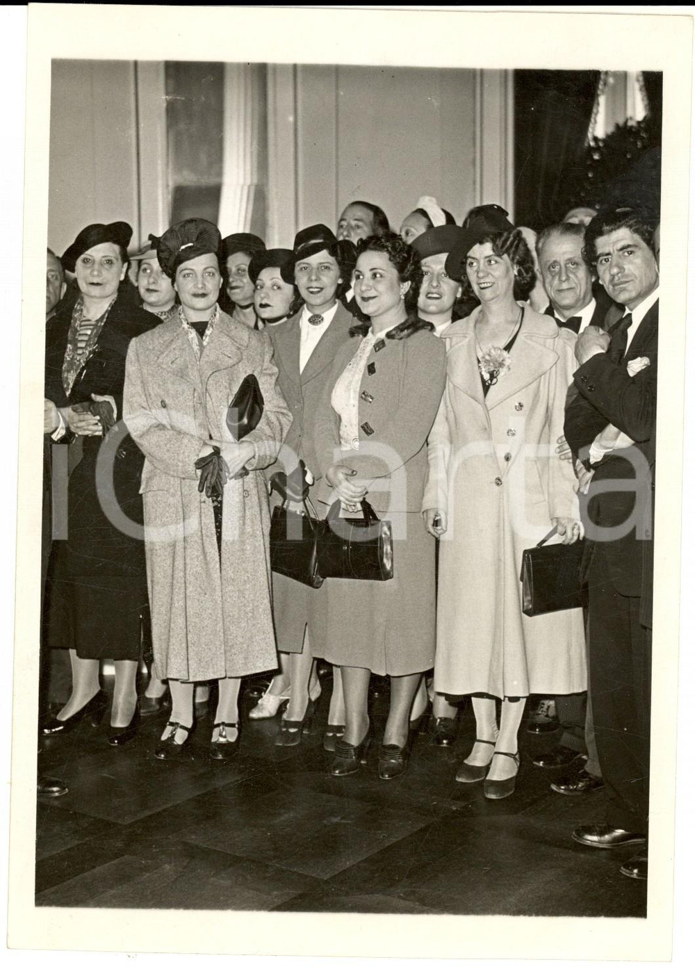 Fotografia d epoca originale 1938 MILANO Arrivo delle artiste dell Opera di MONACO Fotografia 13x18 1