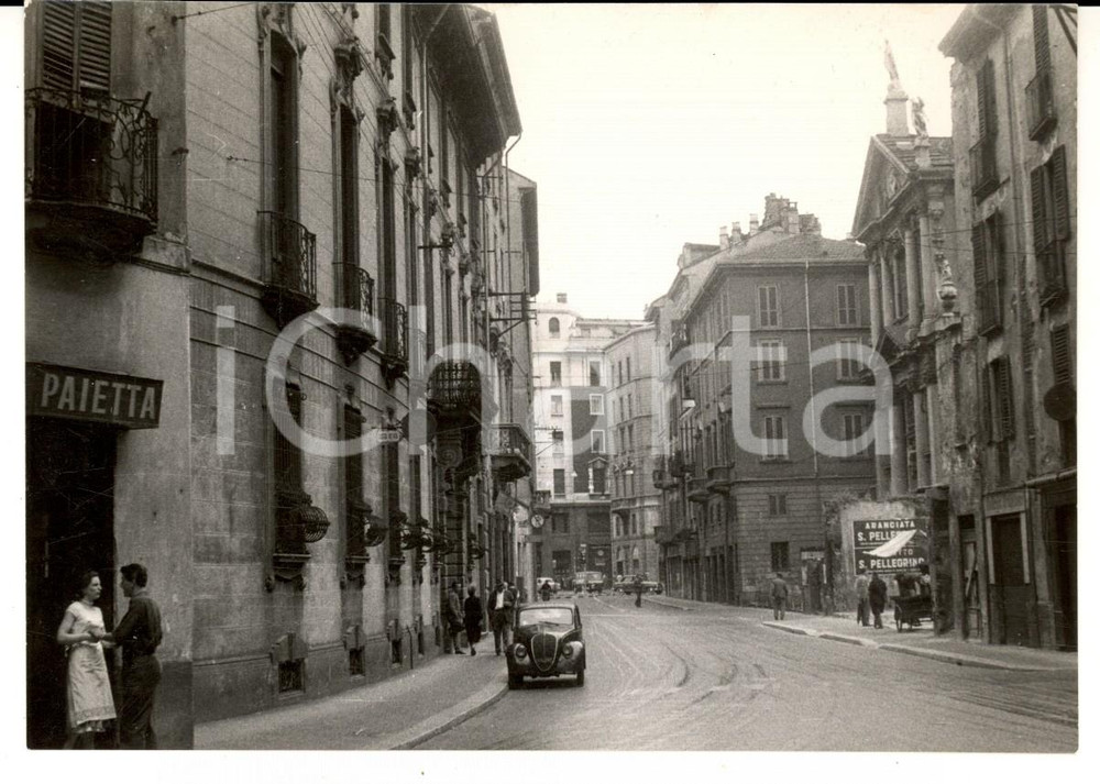 Fotografia d epoca originale 1956 MILANO Veduta via SANTA MARIA ALLA PORTA con pubblicità SAN PELLEGRINO Foto 1
