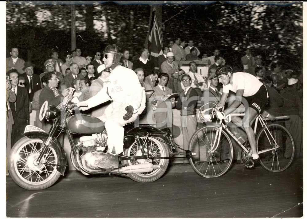 1955 ROMA Gran Premio Ciclomotoristico - Fausto COPPI vincitore al traguardo 