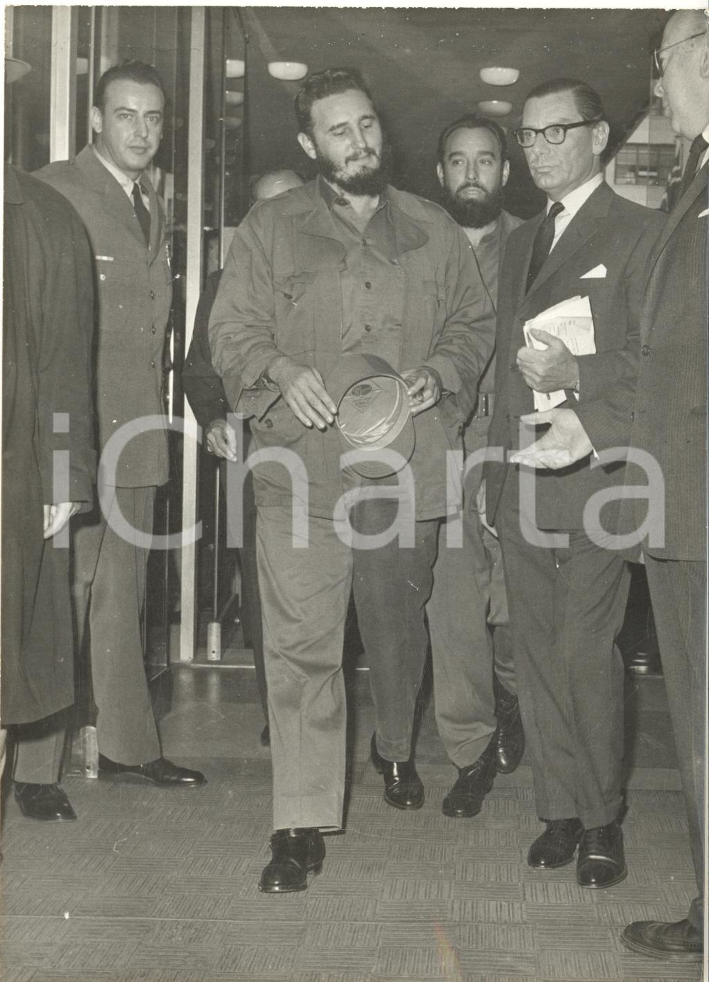 1960 NEW YORK Arrivo di Fidel CASTRO all'Assemblea Generale dell'ONU - Foto Fotografia d'epoca con didascalia dattiloscritta coeva.  CONDIZIONI: POOR (rigature)FORMATO: 13x18 cm     originale e autentica 1