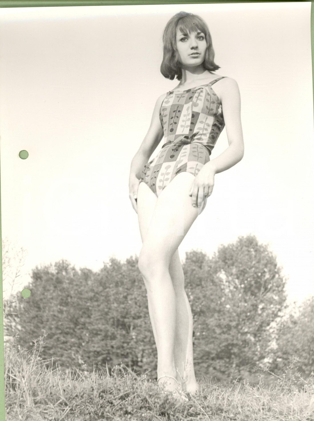 Fotografia d epoca originale 1960 STORIA DELLA MODA Modella in costume intero con fantasia a foglie 1