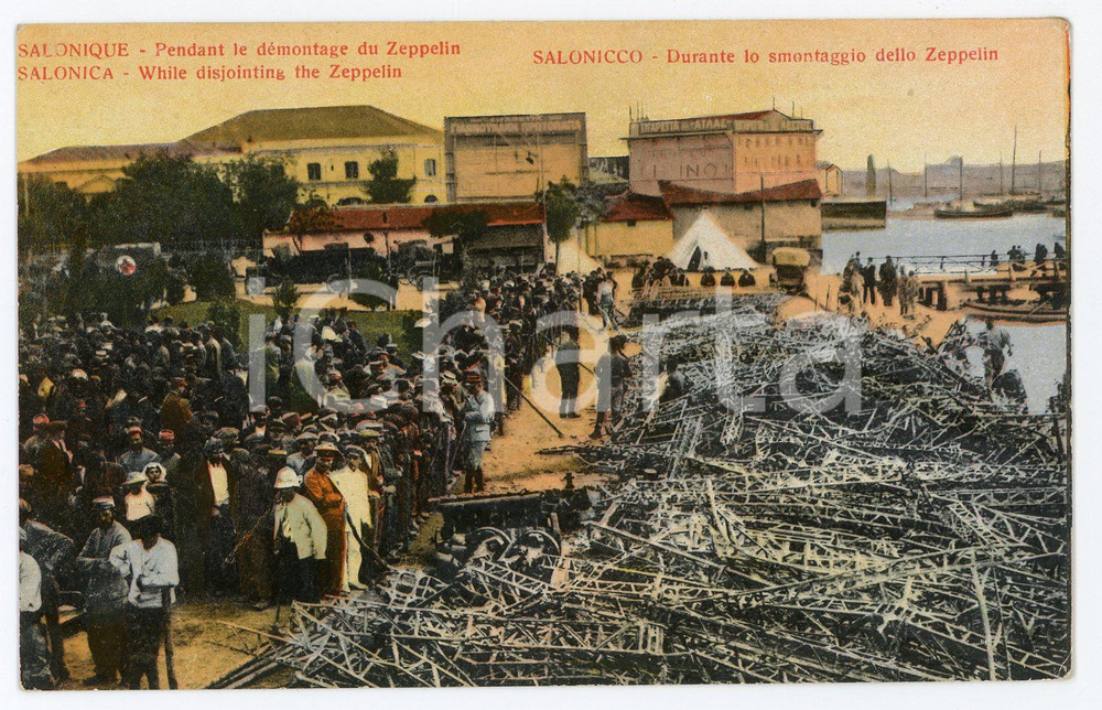 1910 ca SALONIQUE (GRÈCE) Pendant le démontage du ZEPPELIN - Carte postale  Cartolina d'epoca, non viaggiata ma con nota manoscritta al verso.   FAIR/discreto Smussature agli angoli Formato: FP originale e autentica 1