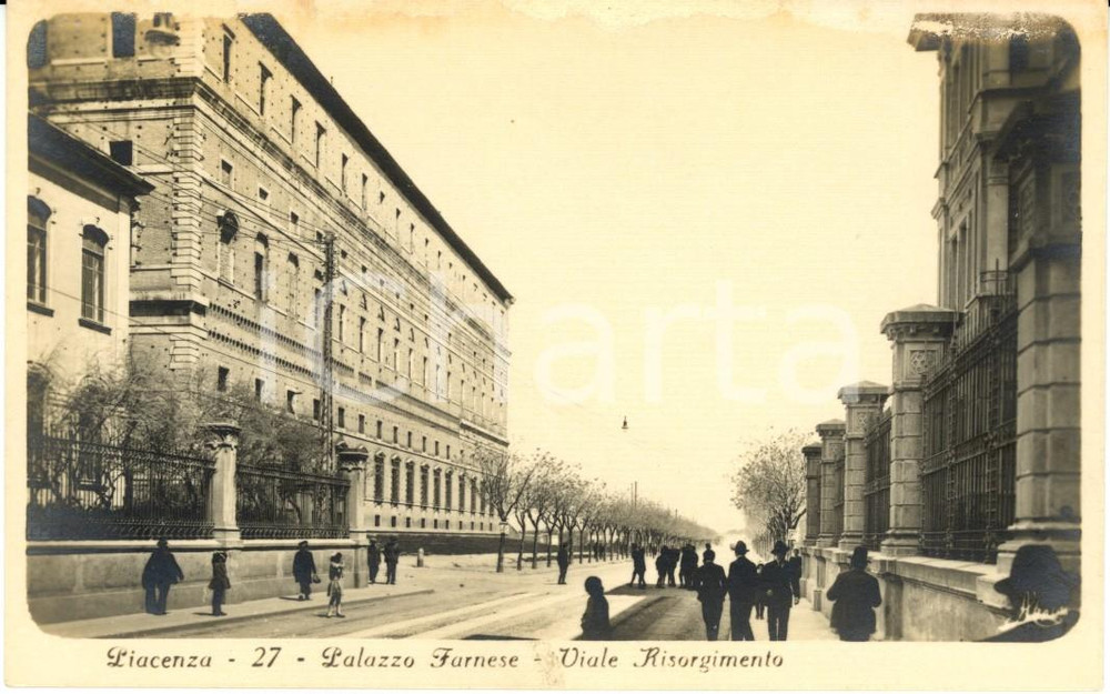 Cartolina originale da collezione 1930 ca PIACENZA Palazzo FARNESE e Viale RISORGIMENTO Cartolina ANIMATA FP NV 1