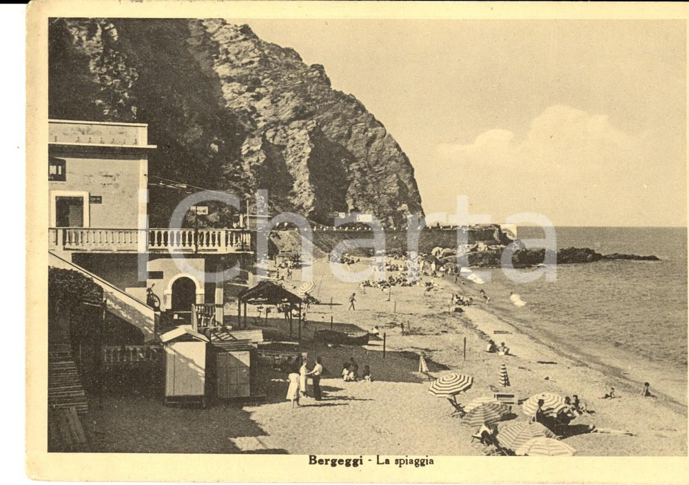 Cartolina originale da collezione 1954 BERGEGGI SV Veduta della spiaggia Cartolina ANIMATA FG VG 1
