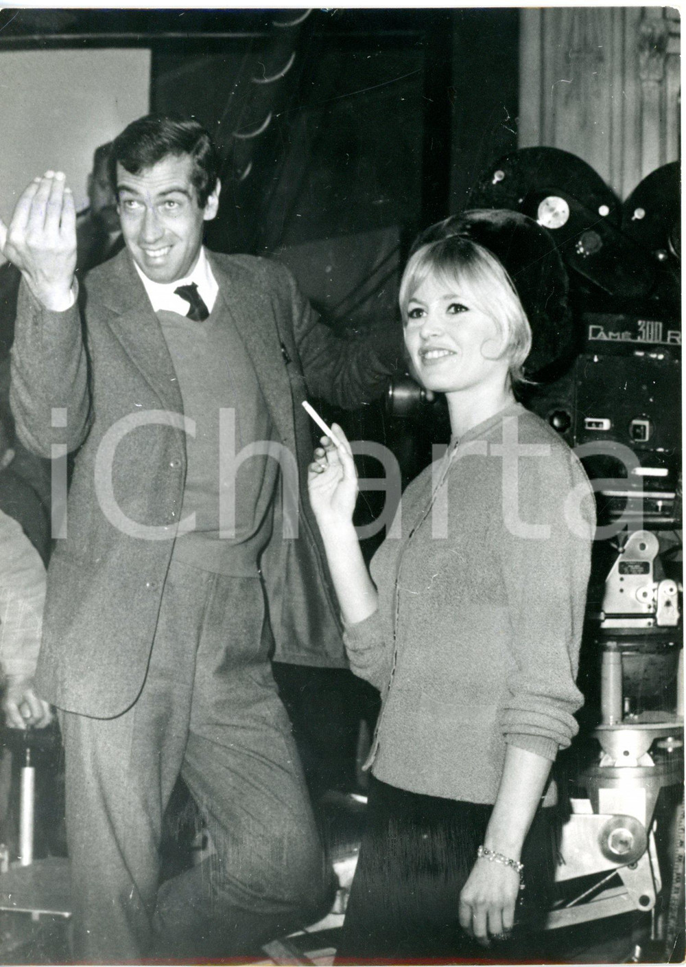 1962 PARIS Film "Il riposo del guerriero" Brigitte BARDOT e Roger VADIM sul set