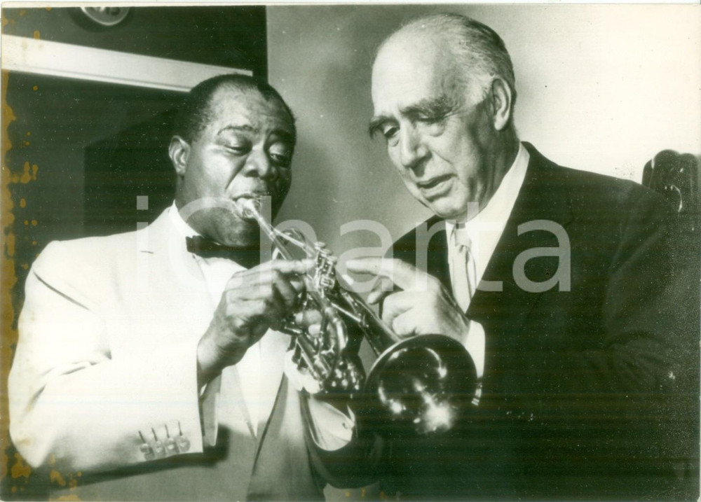Fotografia d epoca originale 1960 ca PARIS JAZZ Trombettista Louis ARMSTRONG si esercita Fotografia 1