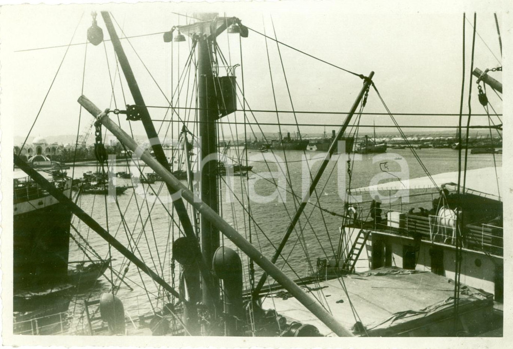 Fotografia d epoca originale 1935 ca MASSAUA ERITREA Piroscafi all Isola di TAULUD Palazzo Governatore 1