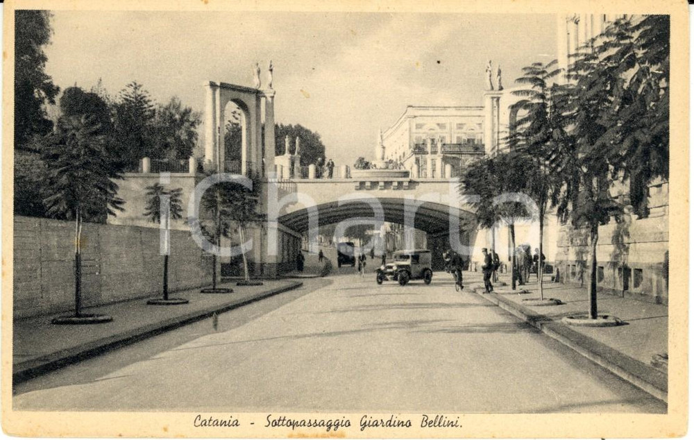 Cartolina originale da collezione 1930 ca CATANIA Auto nel sottopassaggio Giardino BELLINI Cartolina ANIMATA FP NV 1