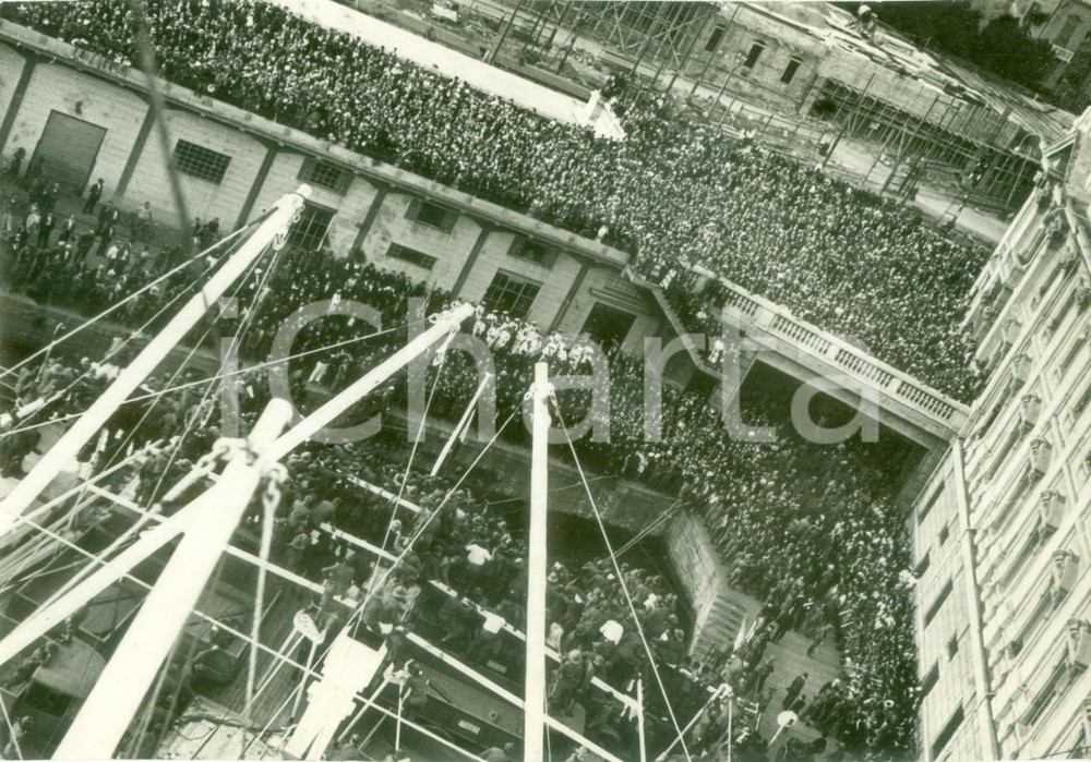 Fotografia d epoca originale 1935 GENOVA Imponente folla per l arrivo del piroscafo dei Franchisti Fotografia 1