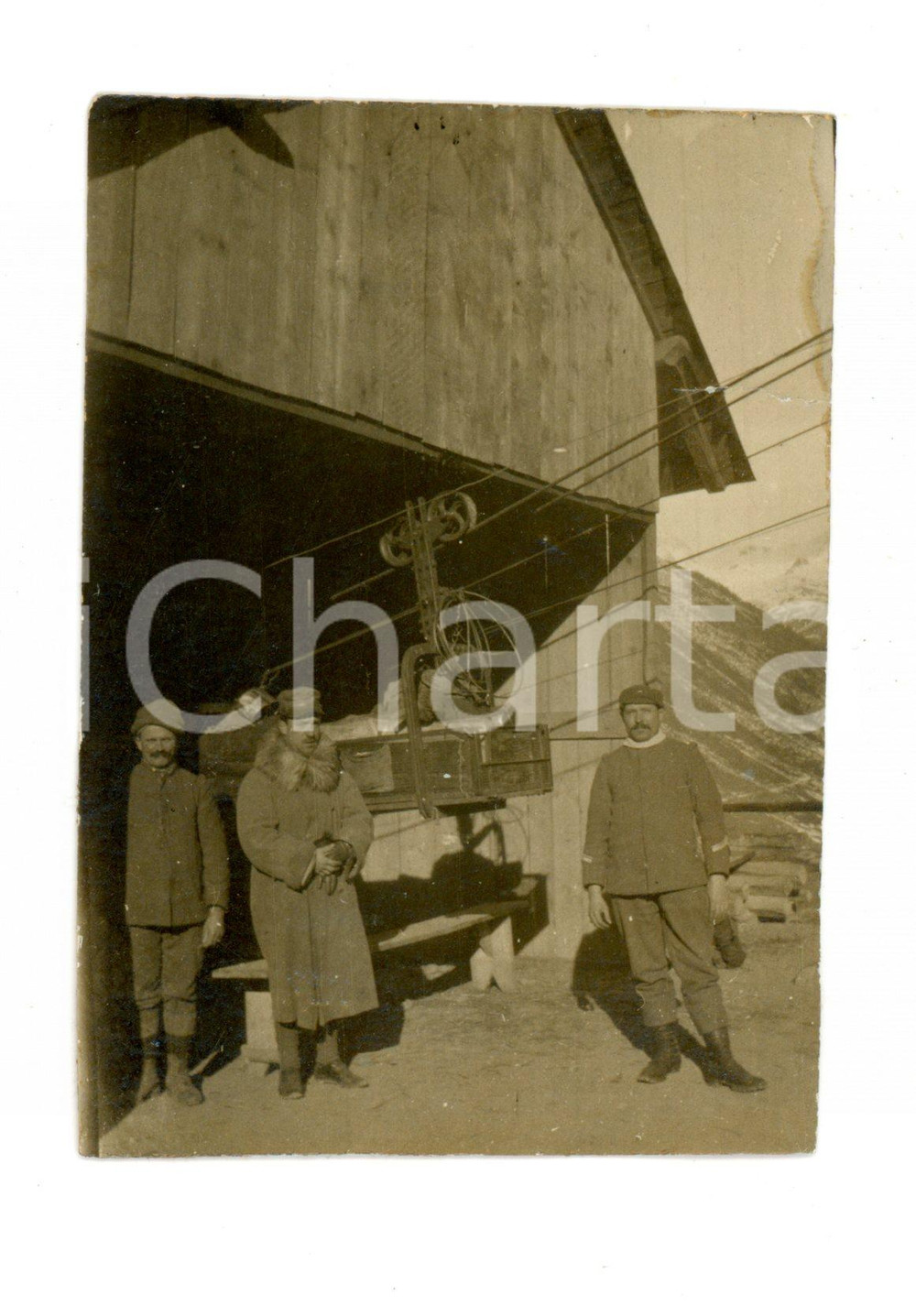 Fotografia d epoca originale 1930 ca AREA LOMBARDA Facino MASCARETTI ispeziona materiale militare Foto 4x5 1