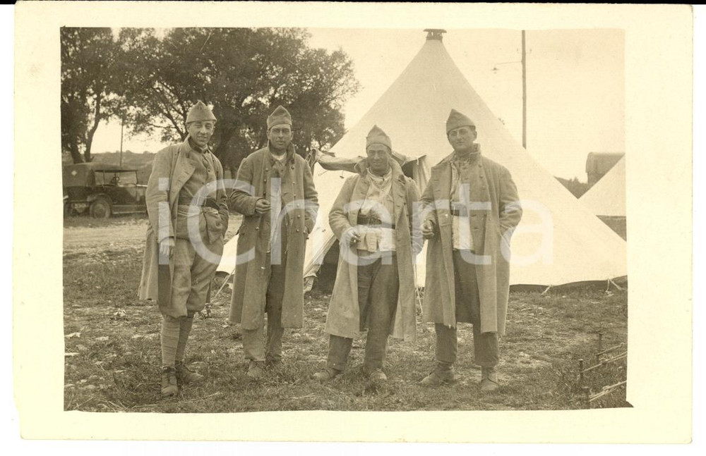 Fotografia d epoca originale 1915 ca WW1 BELGIQUE Regiment Infanterie  Soldats parmi les tentes Photo FP NV 1