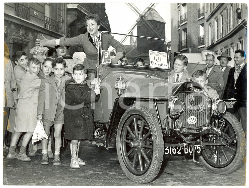 1950ca MONTMARTRE Course de Côte au Ralenti - Guylaine GUY à bord d'un LA ZÈBRE