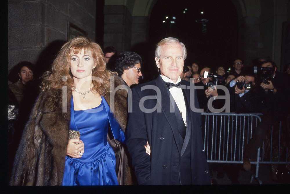 Fotografia d epoca originale 35mm vintage slide 1985 ca MILANO Nicola e Maria Luisa TRUSSARDI Teatro SCALA 2 1