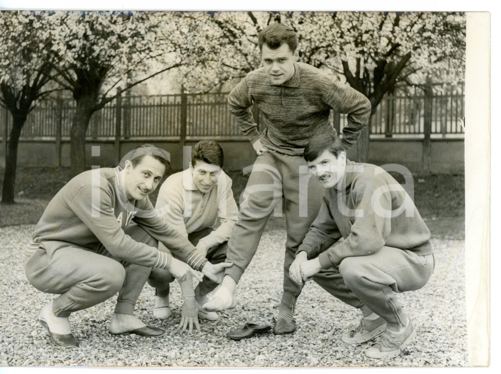 1960 FRANCE CALCIO Georges PEYROCHE e André CHORDA con Lucien MULLER infortunato