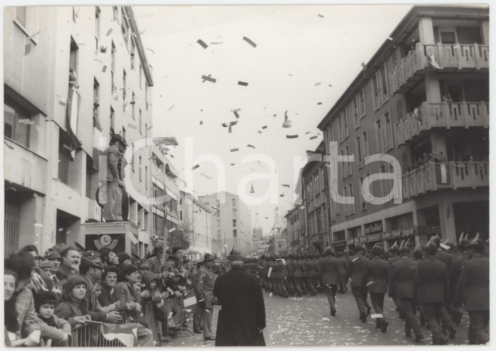 Fotografia d epoca originale 1976 PADOVA Adunata Nazionale ALPINI Corteo per le vie della cittÃ   Foto 1 1