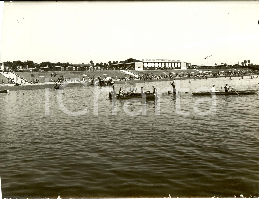 Fotografia d epoca originale 1938 MILANO IDROSCALO Surrogato del mare per i lavoratori cittadini Fotografia 1