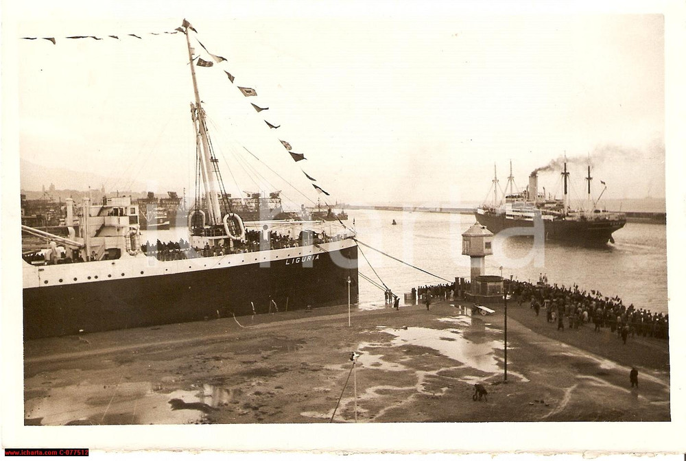 Fotografia d epoca originale 1938 Genova, coloni per la Libia, nave Liguria, BALBO 1