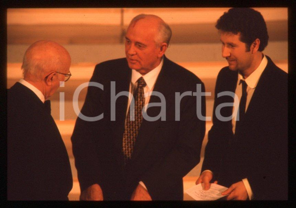 Fotografia d epoca originale 35mm vintage slide 1999 FESTIVAL SANREMO Michail GORBACHEV  FAZIO  DULBECCO 2 1
