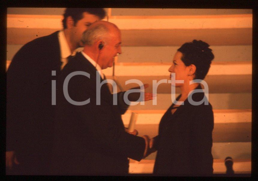 Fotografia d epoca originale 35mm vintage slide 1999 FESTIVAL SANREMO Michail GORBACHEV  RUGGIERO  FAZIO 1 1