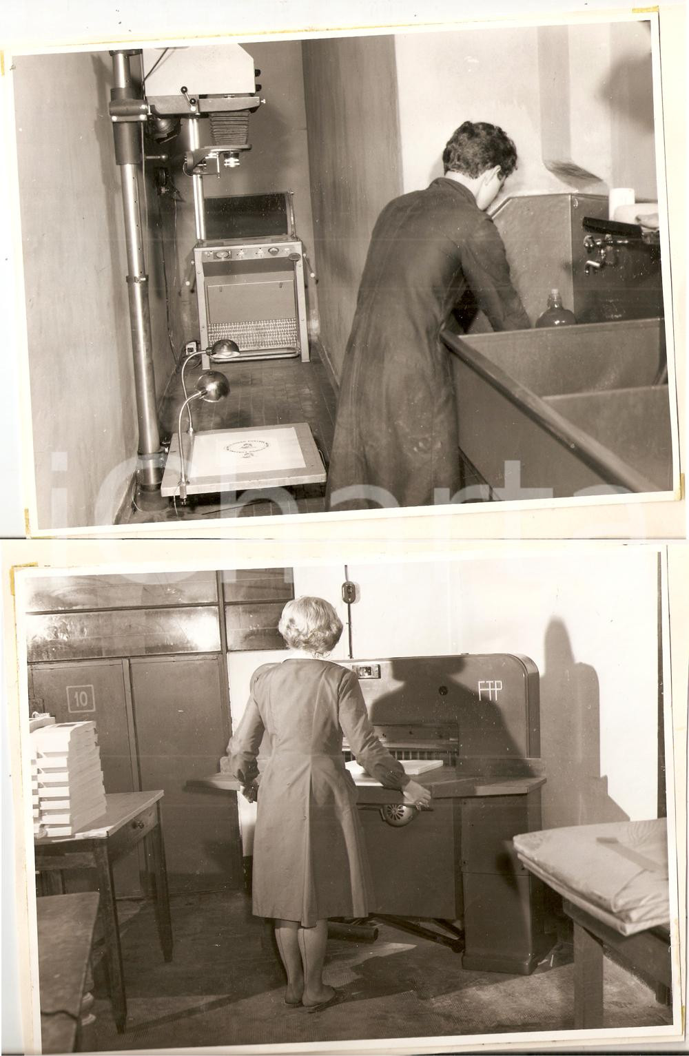 Fotografia d epoca originale 1969 PAVIA Tipografia Mario PONZIO Operaio in camera oscura Foto FRONTE RETRO 1