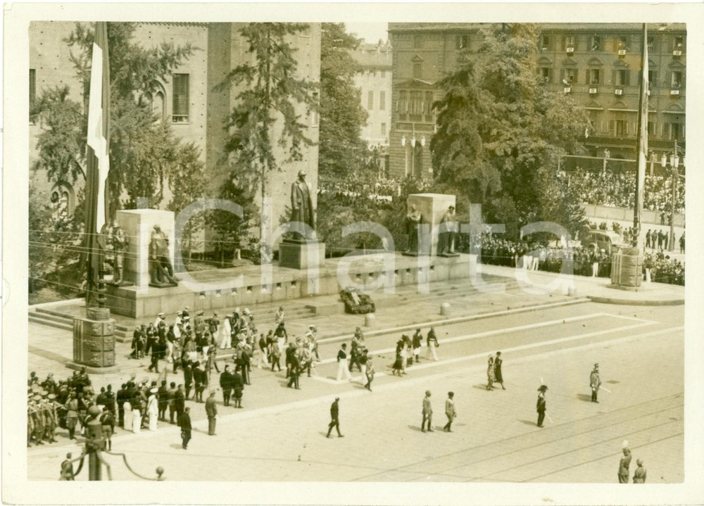 Fotografia d epoca originale 1937 TORINO Vittorio Emanuele III inaugura monumento Eugenio BARONI Fotografia 1