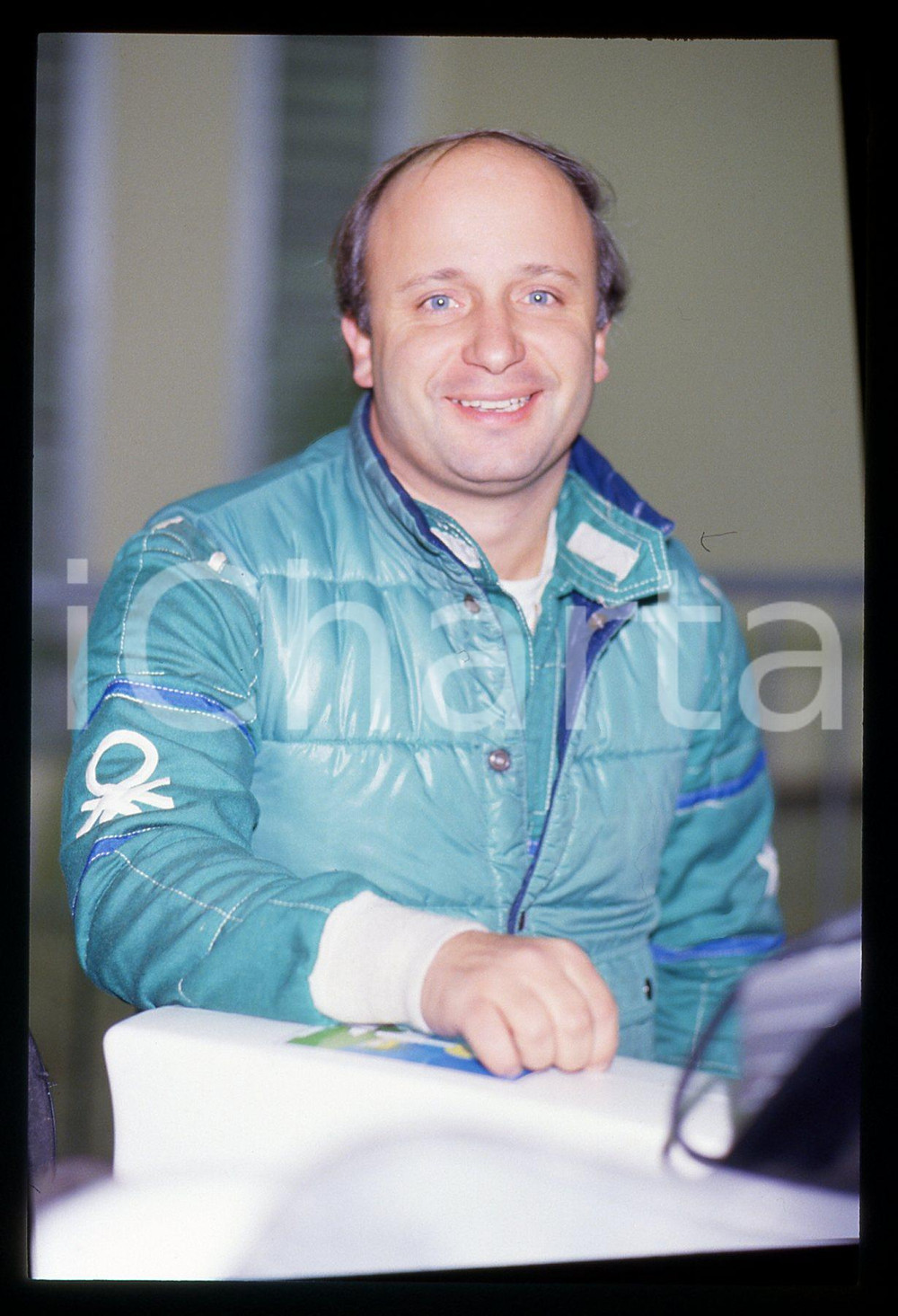 35mm vintage slide* 1988 AIRC Teo FABI Gara beneficenza con go-kart - Ritratto 2 Diapositiva d'epoca, in formato 35 mm.CONDIZIONI: GOODTutti i diritti riservati.E' severamente vietata la riproduzione. ICharta mette in vendita, sul negozio eBay e in esclusiva sul sito "icharta" il proprio archivio composto da numerose diapositive e negativi fotografici d'epoca, tutti originali e autentici, che attraversano la storia del costume italiano tra gli la fine degli anni Sessanta e Novanta.Si tratta di uno sguardo inedito sull'attualit&agrave;, la politica, la vita quotidiana, il gossip e la cultura, che fotografa il cambiamento della nazione in quest'ultimo scorcio del XX secolo. Un'occasione unica per il mercato del collezionismo, che vede finalmente disponibile un archivio eccezionale per vastit&agrave;, tematiche e condizioni, in un settore (il negativo fotografico e la diapositiva) di assoluta novit&agrave; e dalle interessanti prospettive di investimento.  originale e autentica 1