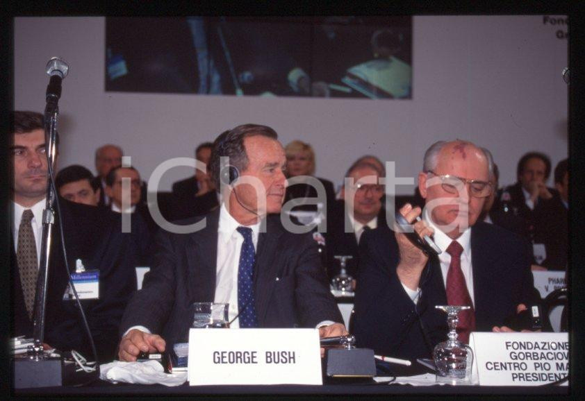 Negativo, diapositiva originale 35mm vintage slide 1994 RIMINI “Pio Manzù” George BUSH Michail GORBACHEV 14 1