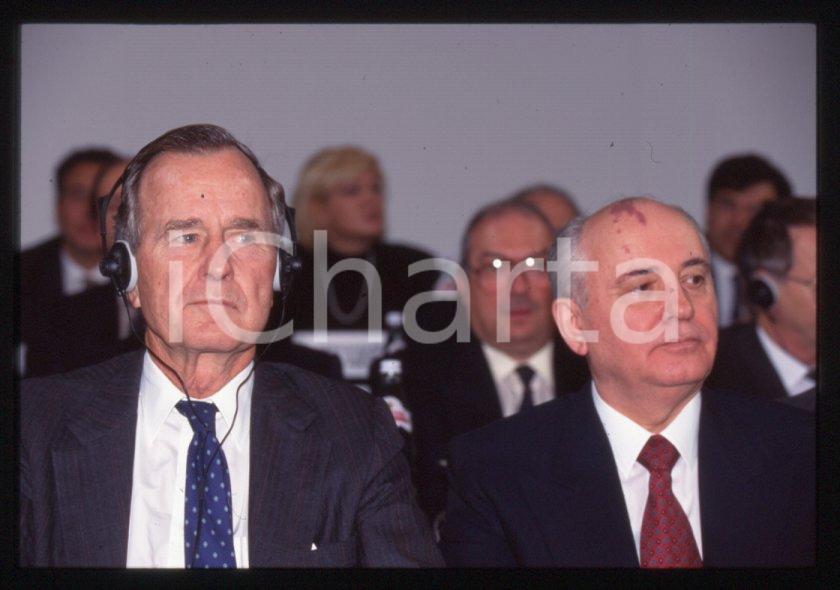 Negativo, diapositiva originale 35mm vintage slide 1994 RIMINI “Pio Manzù” George BUSH Michail GORBACHEV 16 1