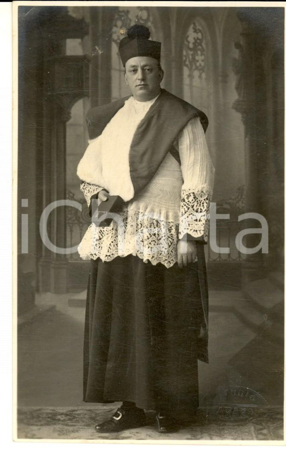 Fotografia d epoca originale 1920 ca MILANO Ritratto di sacerdote in veste talare Foto cartolina FARABOLA 1