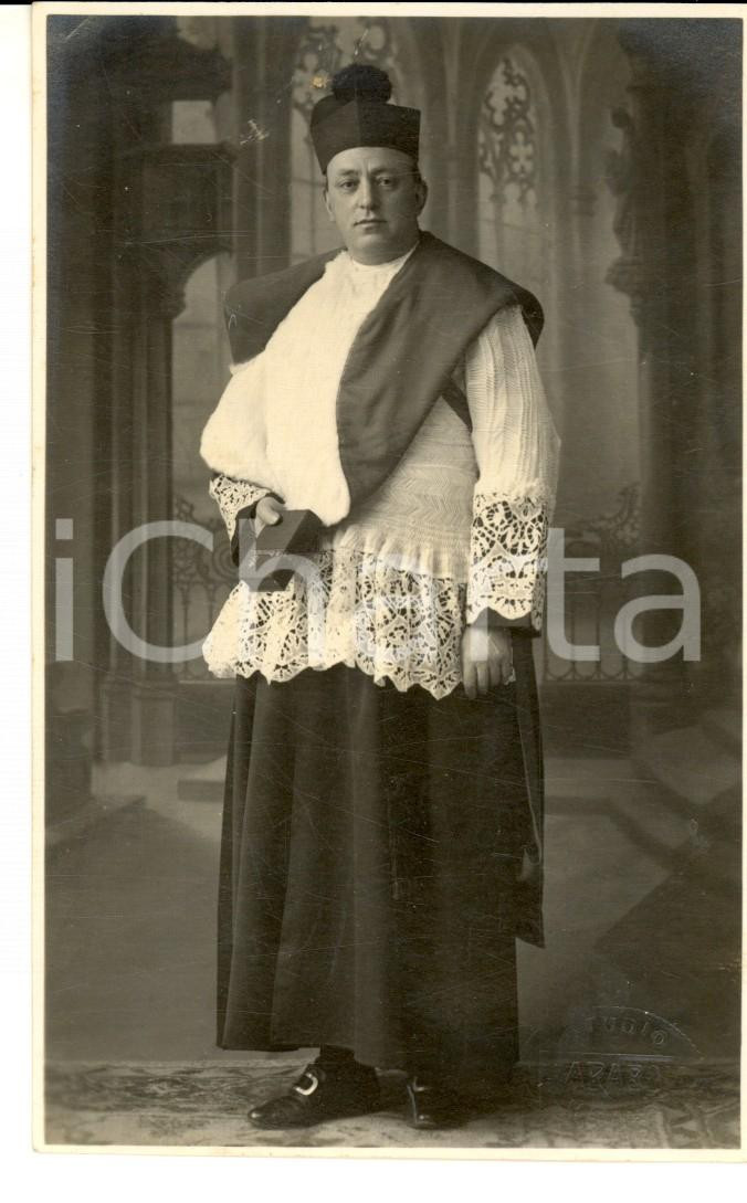 Fotografia d epoca originale 1920 ca MILANO Ritratto di sacerdote in veste talare Foto cartolina FARABOLA 1
