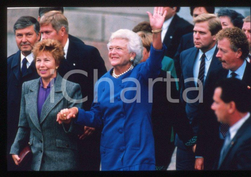 Fotografia d epoca originale 35mm vintage slide 1990 University of HELSINKI Raissa GORBACHEVA Barbara BUSH 1