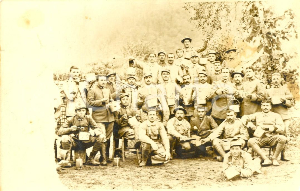 Fotografia d epoca originale 1915 ca WW1 TORINO ? Alpini al rancio con le gavette e trombettiere Foto FP 1