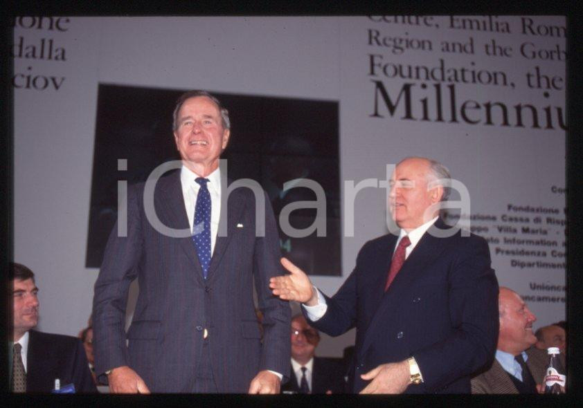 Fotografia d epoca originale 35mm vintage slide 1994 RIMINI â€œPio ManzÃ¹â€ George BUSH Michail GORBACHEV 11 1