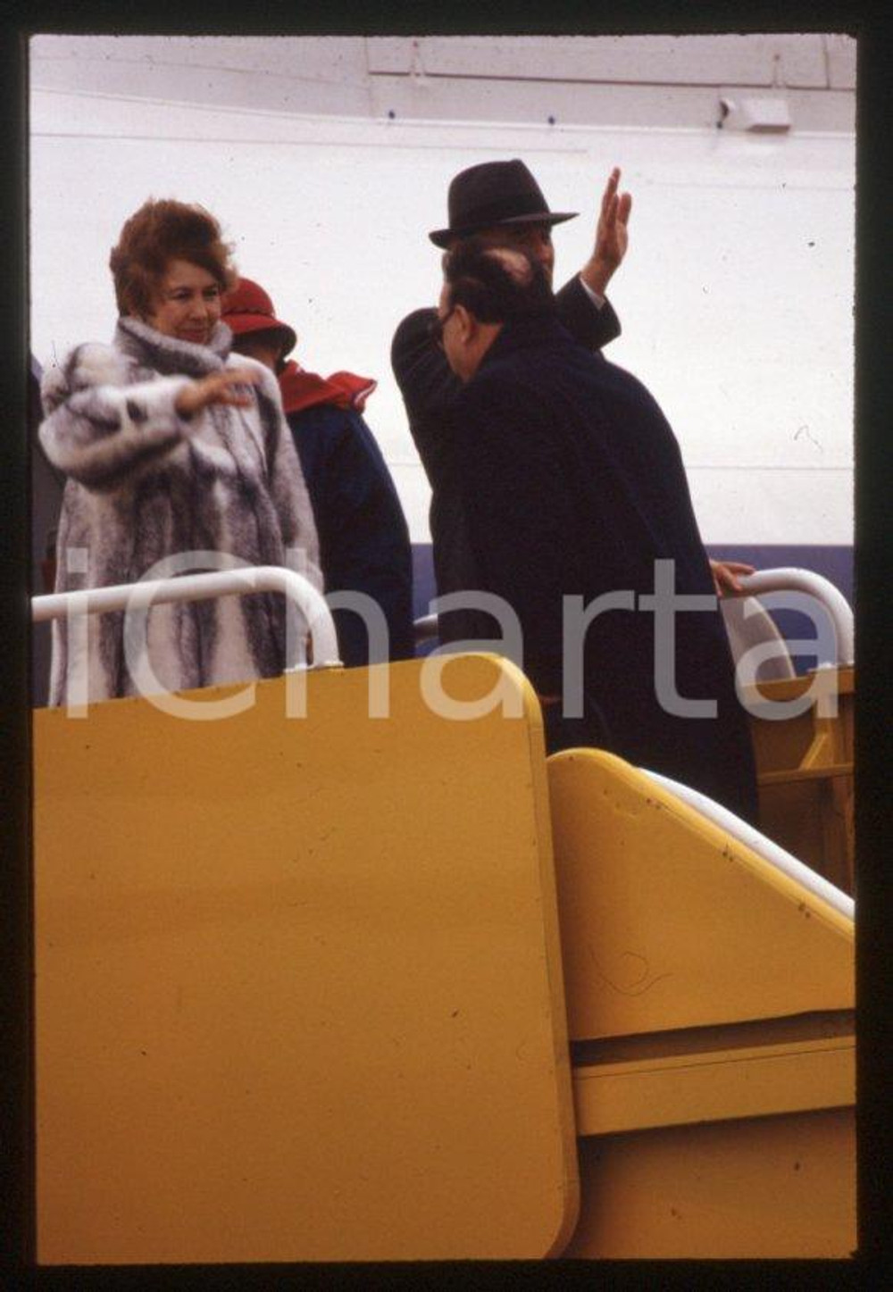 Fotografia d epoca originale 35mm vintage slide 1984 LONDON Heatrow  Arrivo Michail GORBACHEV e Raissa 2 1