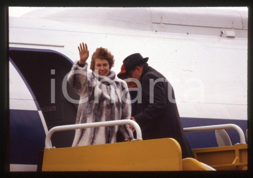 Fotografia d epoca originale 35mm vintage slide 1984 LONDON Heatrow  Arrivo Michail GORBACHEV e Raissa 1 1