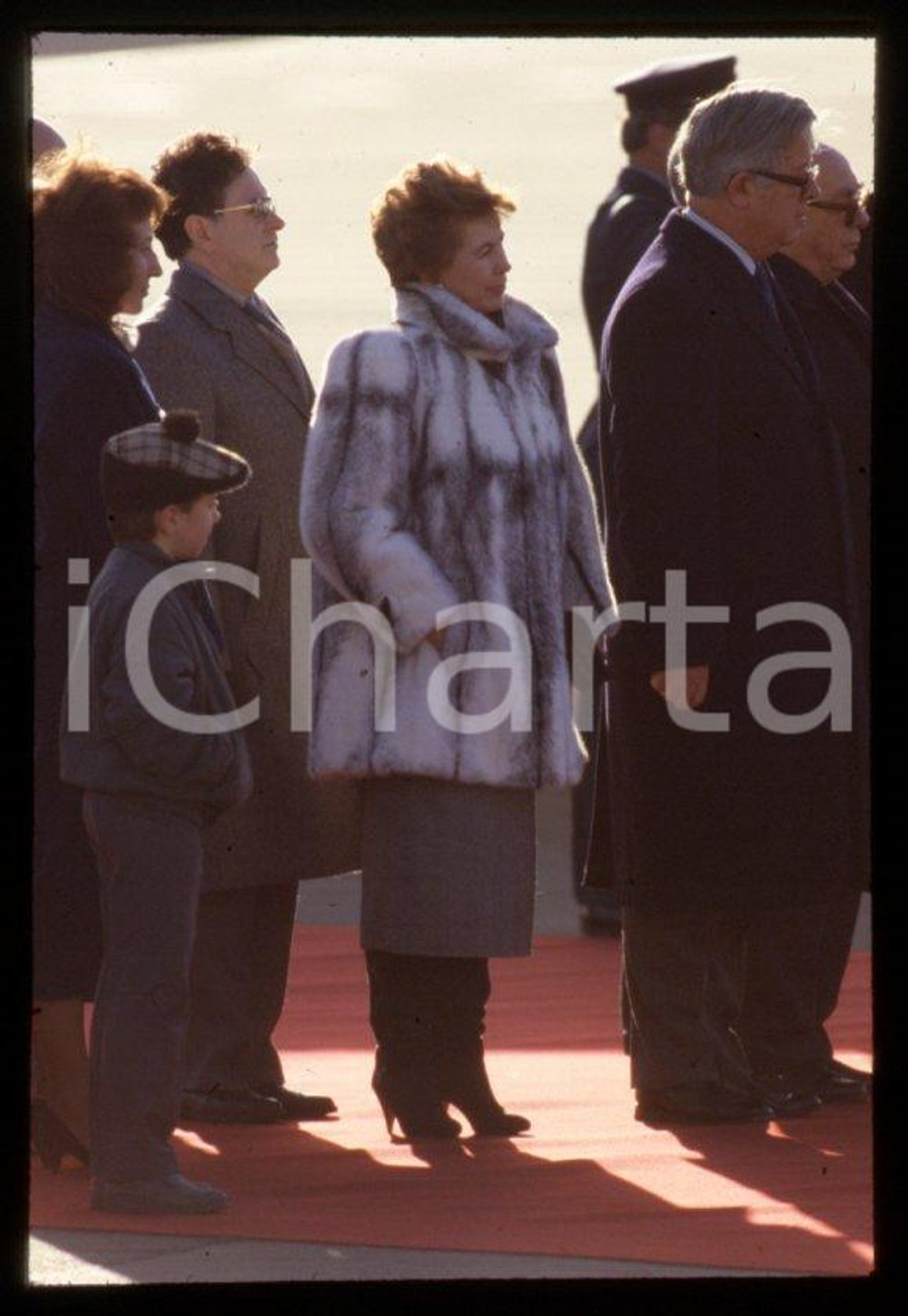 Fotografia d epoca originale 35mm vintage slide 1984 LONDON Heatrow Airport  Arrivo Raissa GORBACHEVA 1