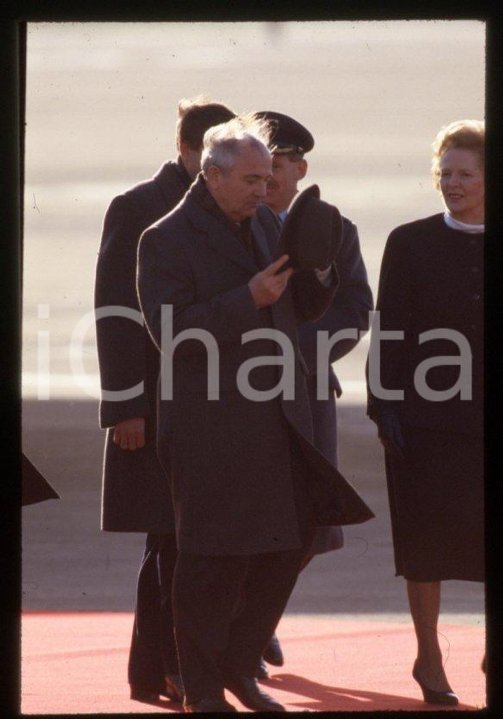 Fotografia d epoca originale 35mm vintage slide 1984 LONDON Heatrow  Michail GORBACHEV Margaret THATCHER 1 1