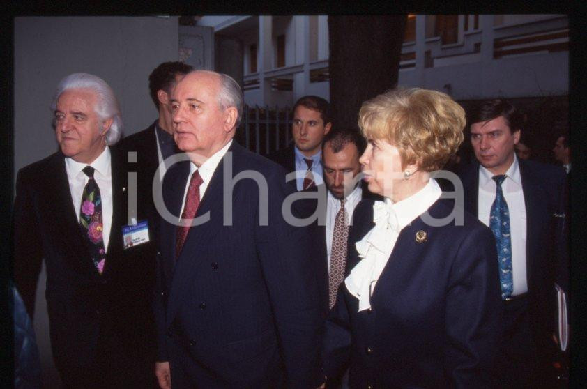 Negativo, diapositiva originale 35mm vintage slide 1994 RIMINI “Pio Manzù” Michail GORBACHEV Gerardo DASI 2 1