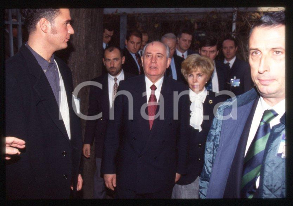 35mm vintage slide* 1994 RIMINI “Centro Pio Manzù” Michail GORBACHEV Raissa (2)