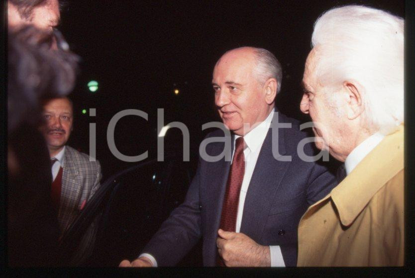 Fotografia d epoca originale 35mm vintage slide 1994 RIMINI Grand Hotel  Michail GORBACHEV e Gerardo DASi 1
