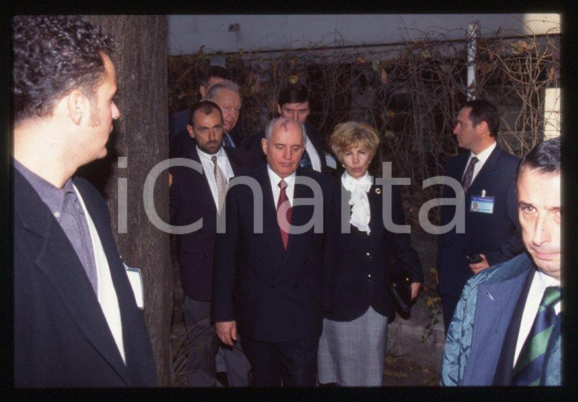 Negativo, diapositiva originale 35mm vintage slide 1994 RIMINI “Pio Manzù” Michail GORBACHEV Raissa 1 1